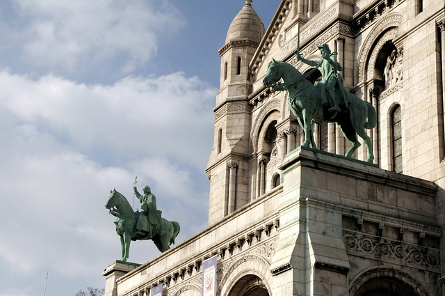 Sacre Coeur Paris facade statues