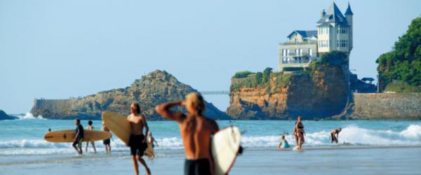 surfers in biarritz