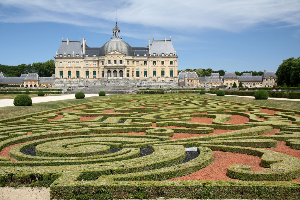 vaux le vicomte castle - best gardens in France