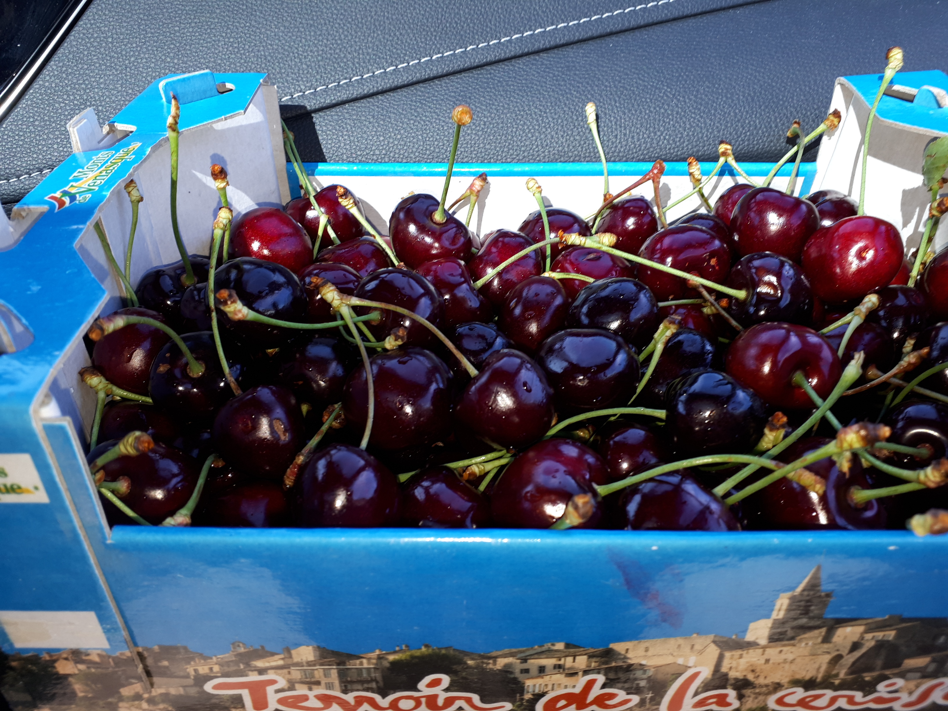 Venasque cherries from Provence